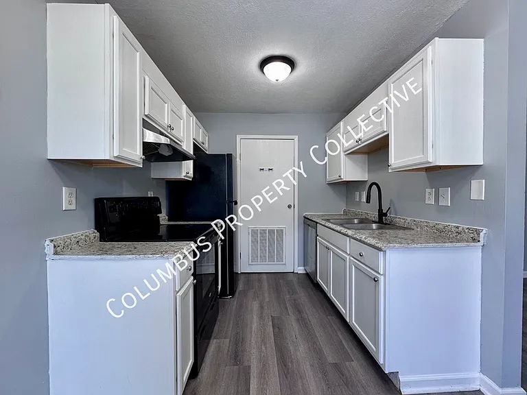 3285 E Mound St — Photo 1