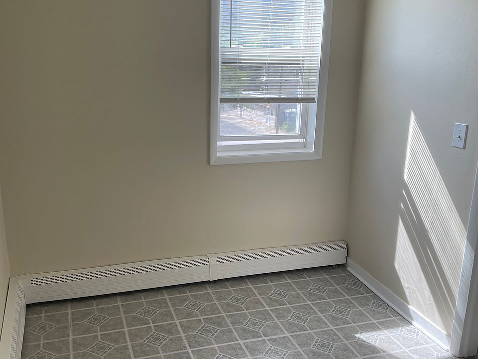 Bedroom (8' X 12') Right Side