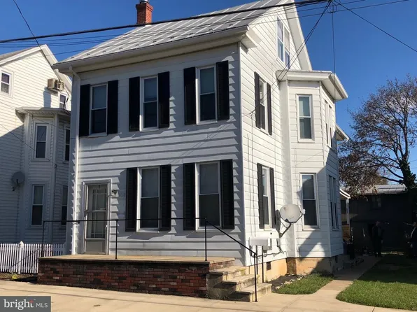 108 N Center St, Cleona, PA 17042