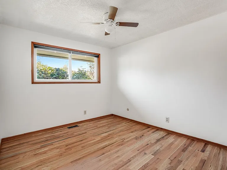 3210 SE Sherrett St — Photo 10