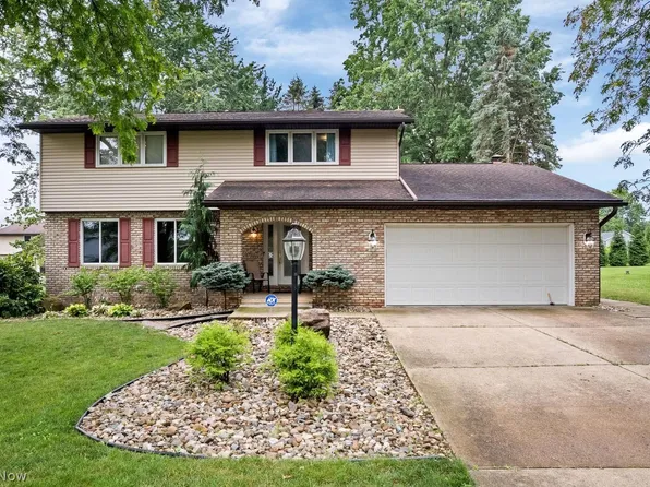 2230 Vixen St NW, North Canton, OH 44720