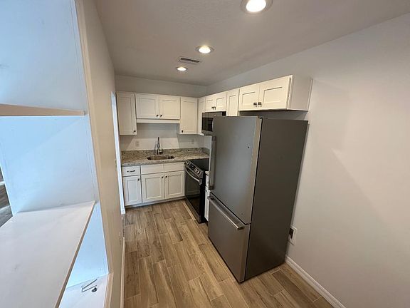 3rd image of 305 Beach St #A