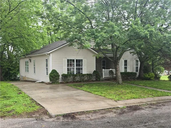 180 Chestnut St, Napoleon, MO 64074