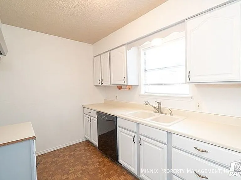 2905 Ventura Ave — Photo 15