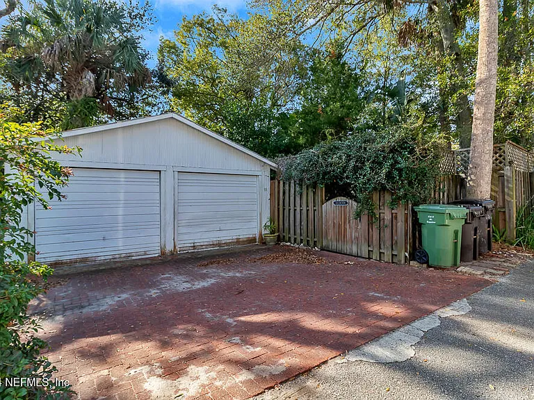 68 Saragossa St — Photo 28