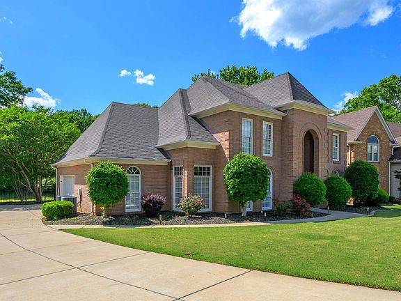 2nd image of 895 Joe Dr