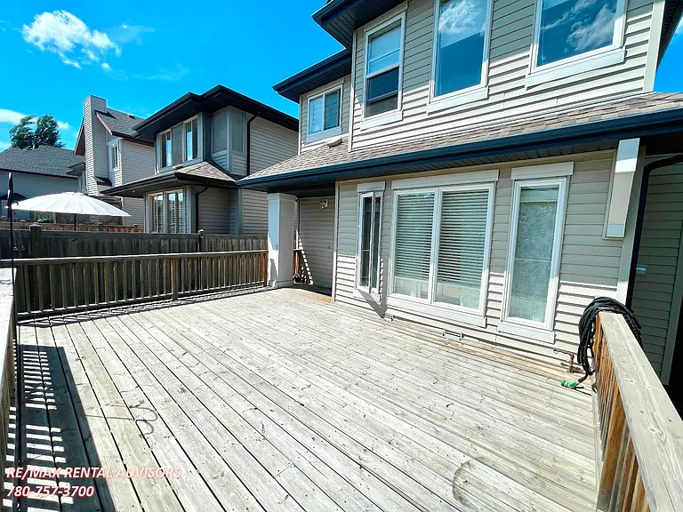 2429 Austin Cres SW — Photo 24