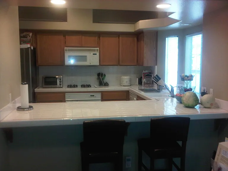 Kitchen eat-in counter