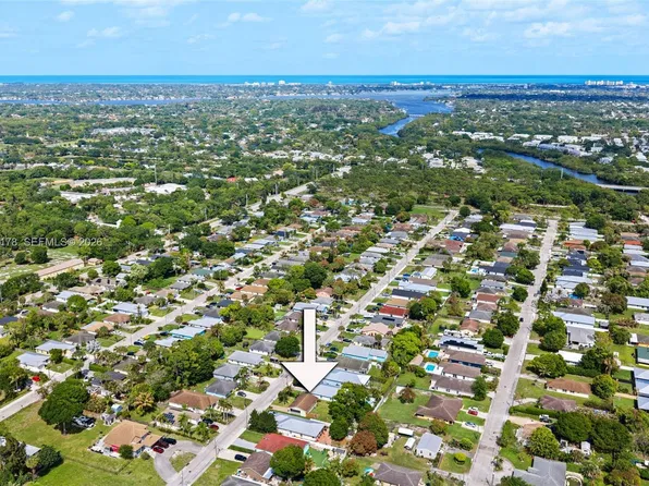 6894 3rd St, Jupiter, FL 33458