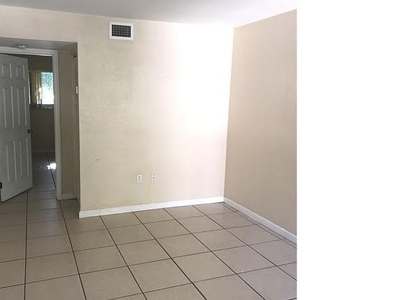 2nd image of 5513 NE Miami Pl APT 9