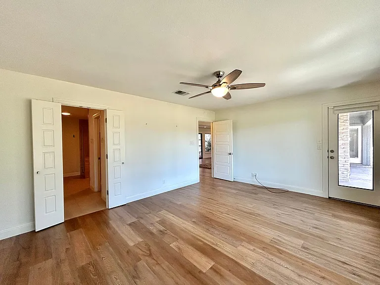 9108 Balcones Club Dr — Photo 7