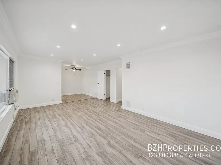 1215 N Hayworth Ave #104B — Photo 2