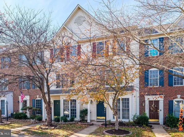 8870 Stable Forest Pl, Bristow, VA 20136