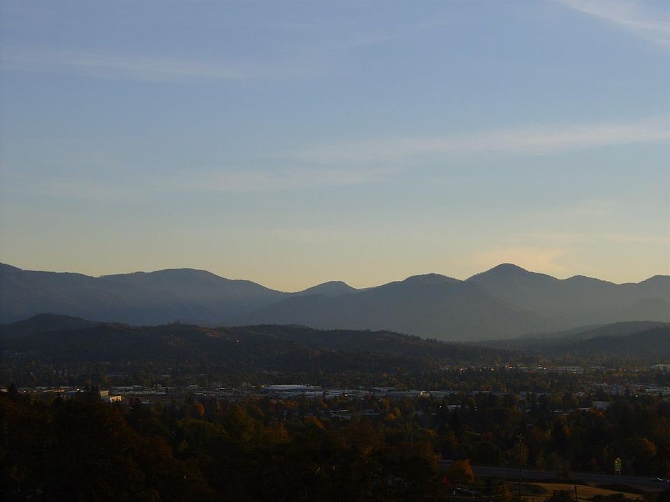 1st image of 127 NE Vertical Dr