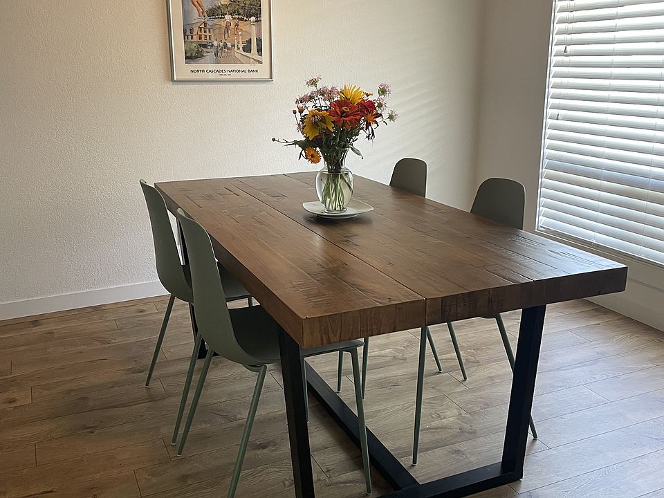 Dining area - open floor concept to living room and kitchen