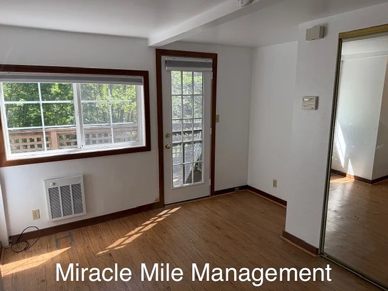 195 Melville Ave — Photo 7