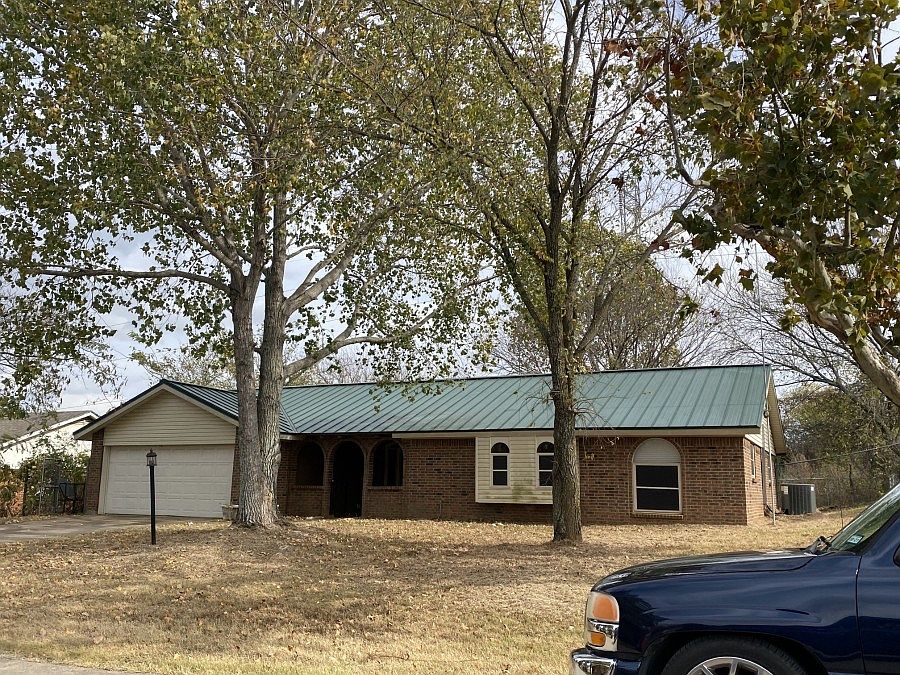 2nd image of 807 Ridgeway Rd