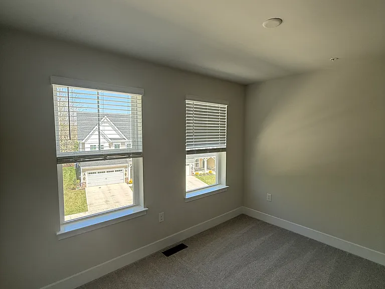 2110 Winterberry Ln — Photo 15