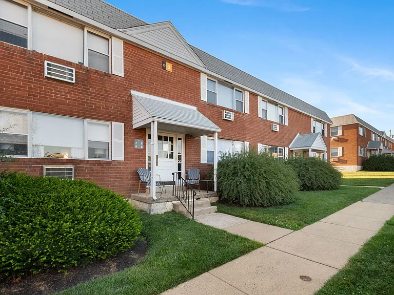 Aston Pointe — Photo 17