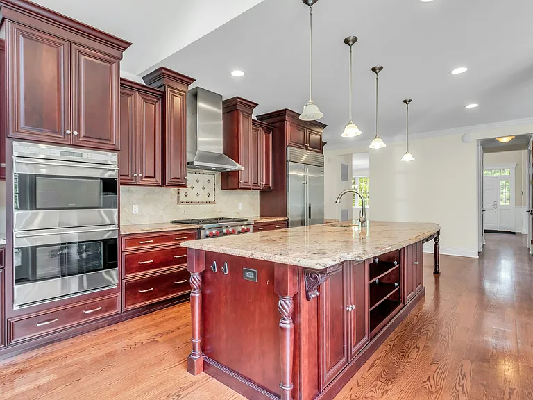 11 Plandome Dr — Photo 14
