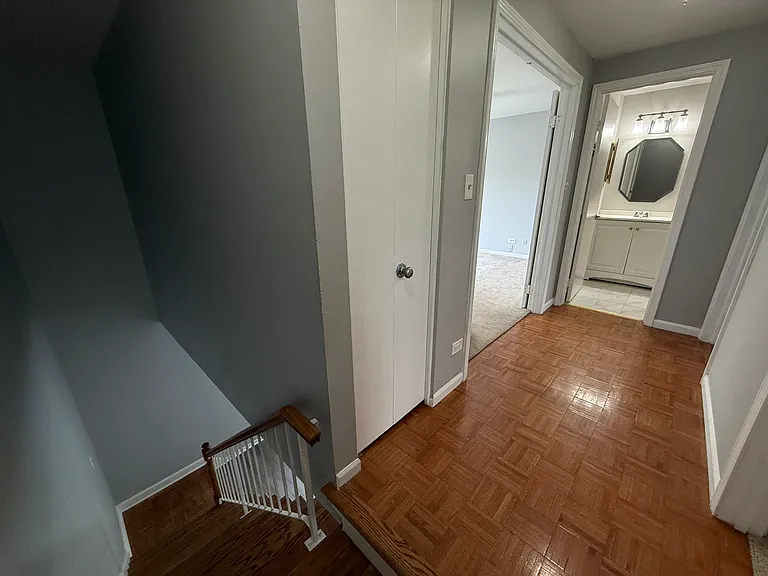 1927 Governors Ln — Photo 11