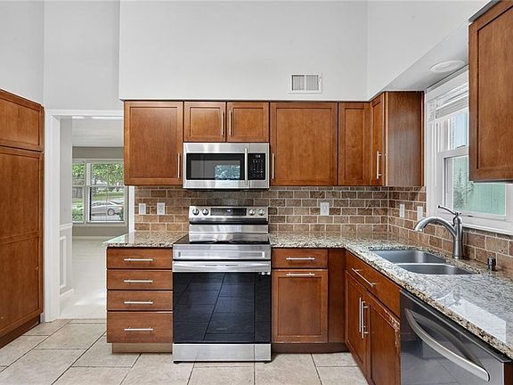 4th image of 7806 Caenen St