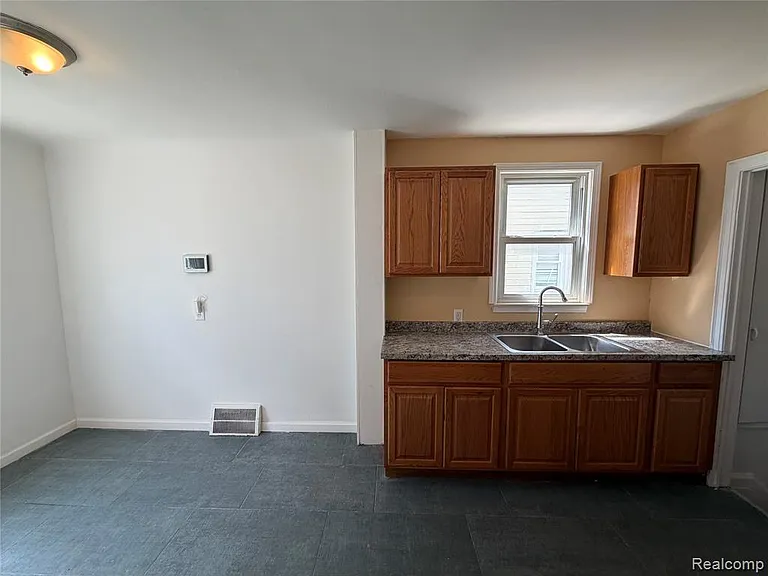 7467 Asbury Park — Photo 3
