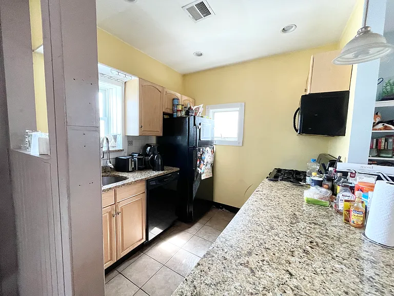 44-46 Ward St #3 — Photo 5
