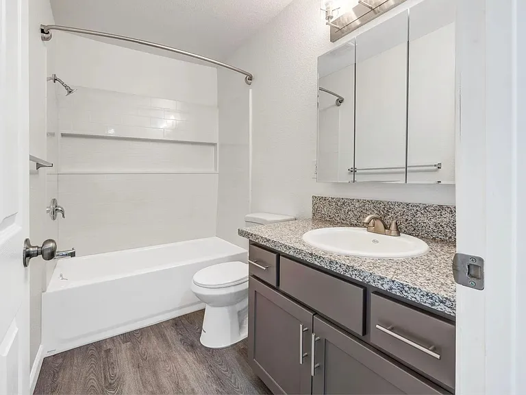 Casa de Paz Apartments — Photo 11