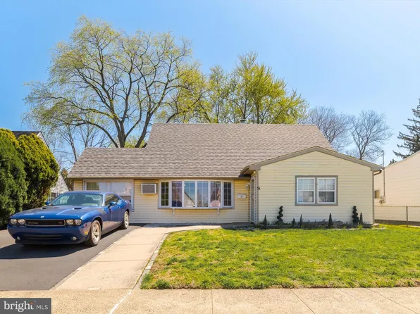 51 Junewood Dr, Levittown, PA 19055