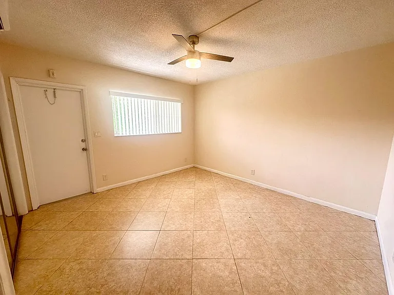 2170 NE 51st Ct #B25 — Photo 3