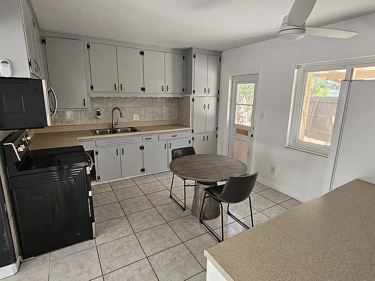 4900 Caesar Way S — Photo 8