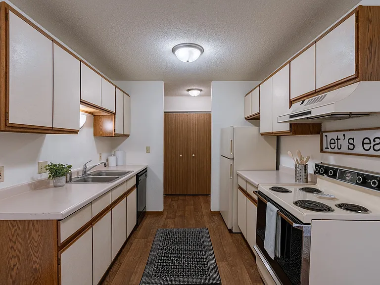 Fargo, ND Place One Apartments | Kitchen