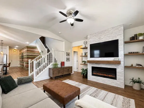 1421 Rustic Dr, Longmont, CO 80504
