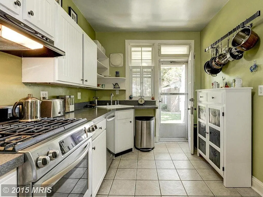 4 bed, 2500 sqft, $2,750 — Photo 4