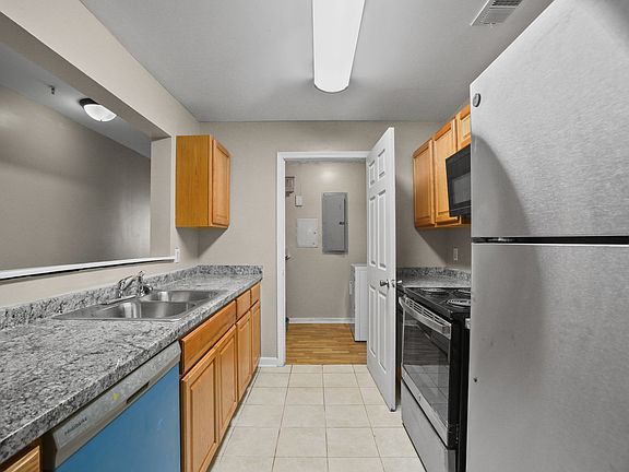 3rd image of 5104 Fairington Ridge Cir