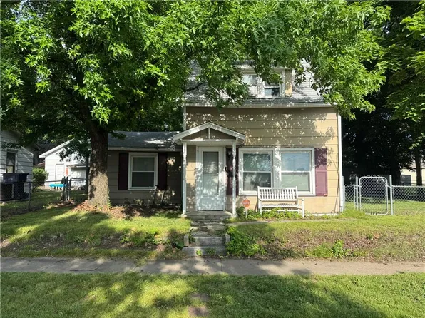416 N Hall St, Webb City, MO 64870
