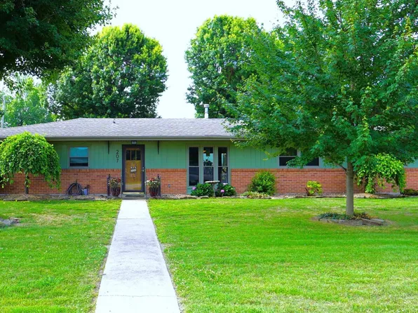 207 W 1st Terrace, Lamar, MO 64759