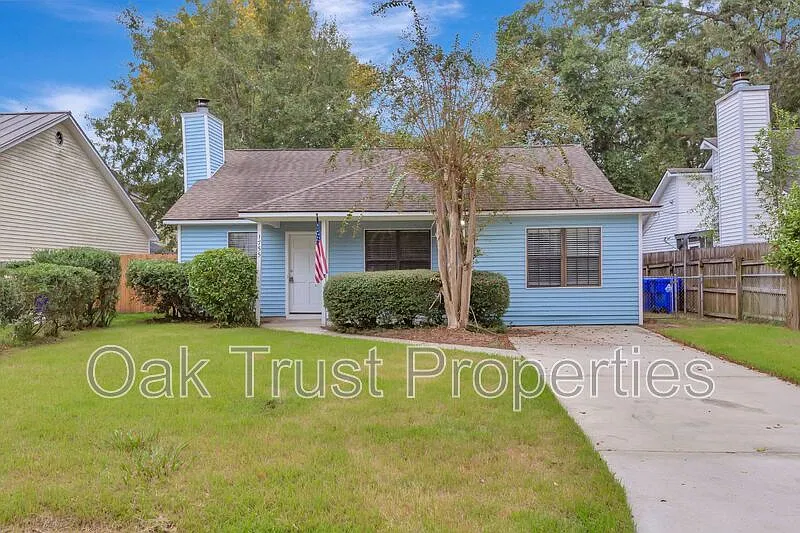 3 bed, 2.0 bath, 1300 sqft, $2,350 — Photo 1