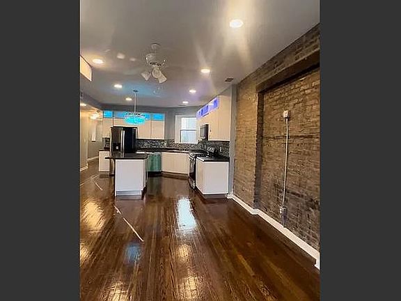5th image of 4040 S Calumet Ave