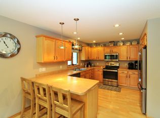 901 Cottonwood Dr NE, Willmar, MN 56201