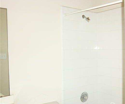 4th image of 4005 Aladdin Dr