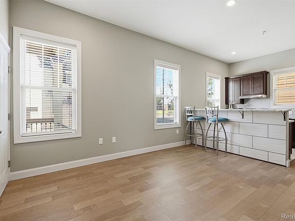 5th image of 1786 W Willis St #1