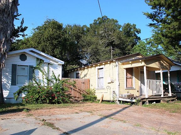 2nd image of 104 E Sterling St