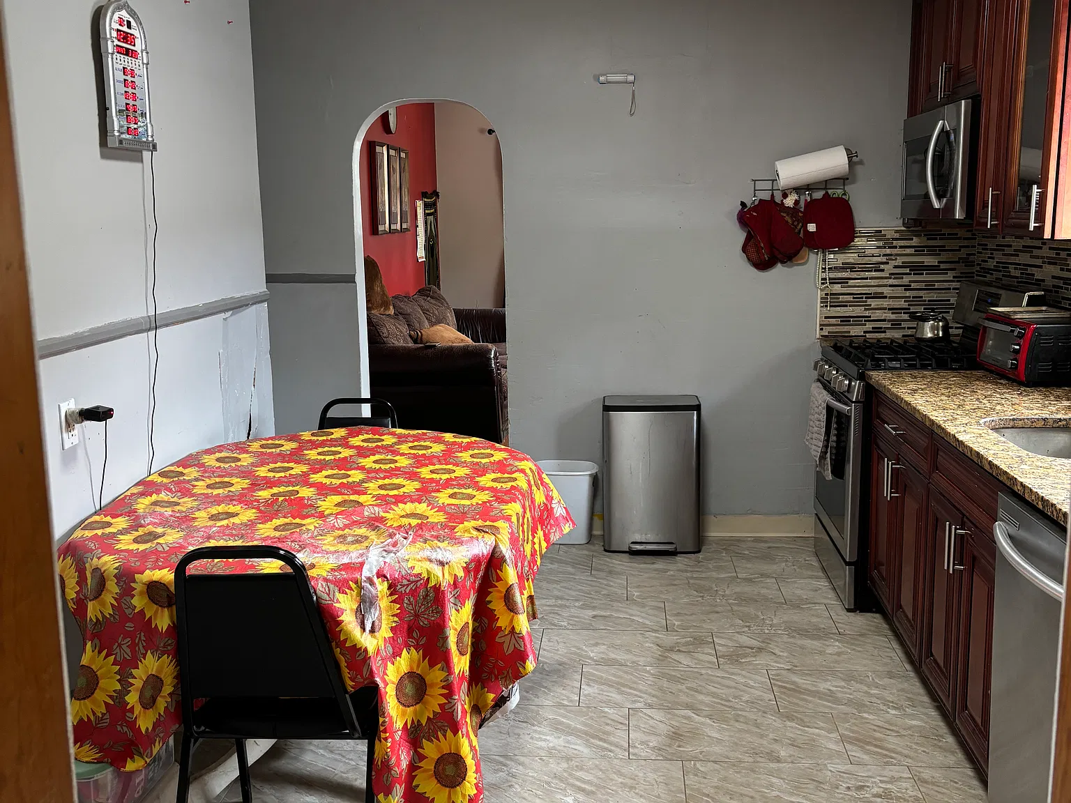 1 bed, 1.5 bath, 1012 sqft, $1,200 — Photo 3