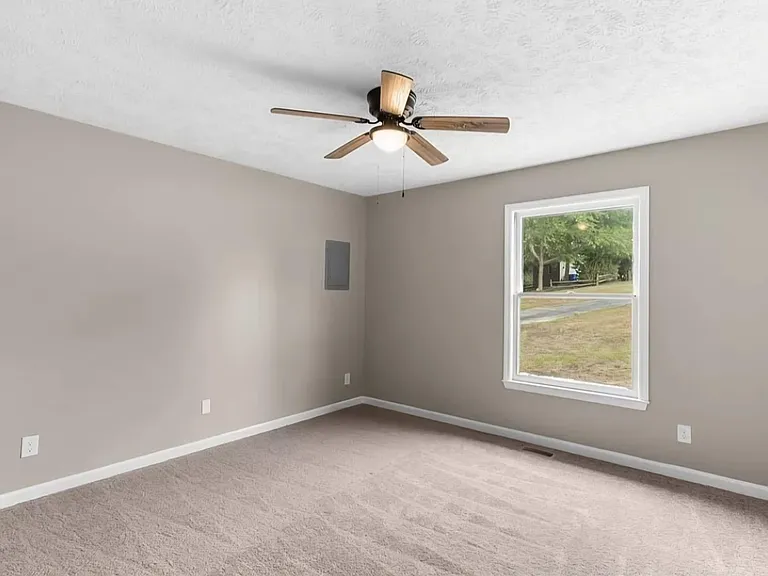 645 Welsh Pl — Photo 12