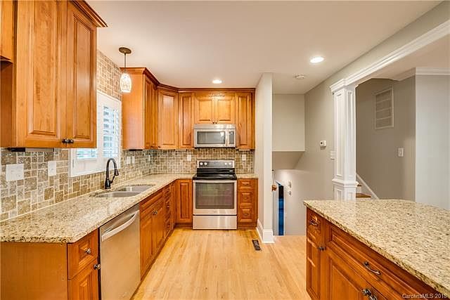1st image of 6816 Queensberry Dr