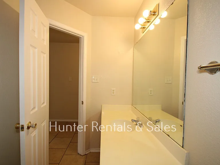 4403B July Dr — Photo 2
