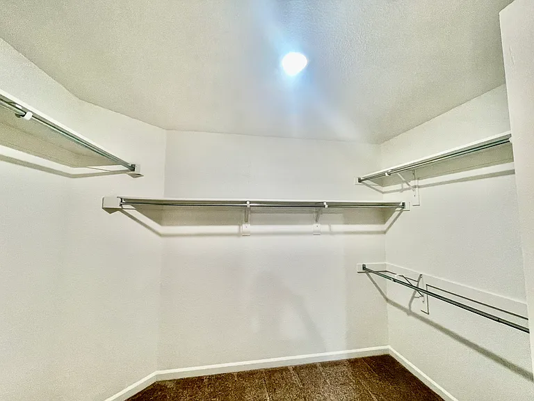 525 Ardsley Ln — Photo 16