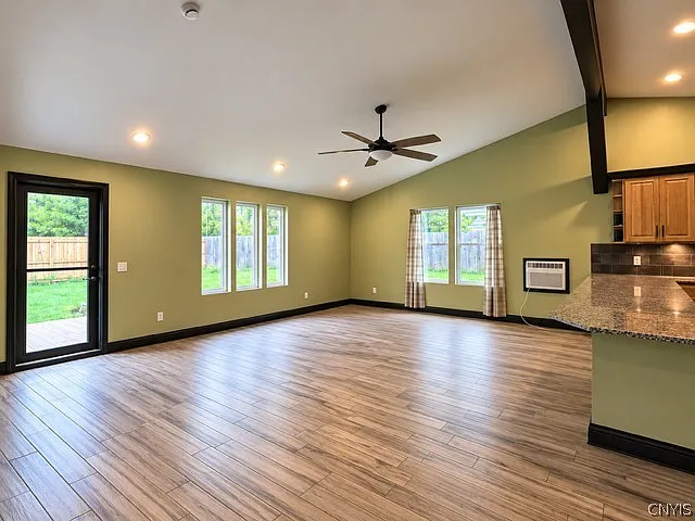 4 bed, 2.0 bath, 2127 sqft, $3,500 — Photo 2